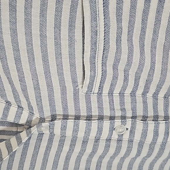 American Eagle Blue White Lightweight One Pocket Short Sleeve Top Size XS - Picture 3 of 8